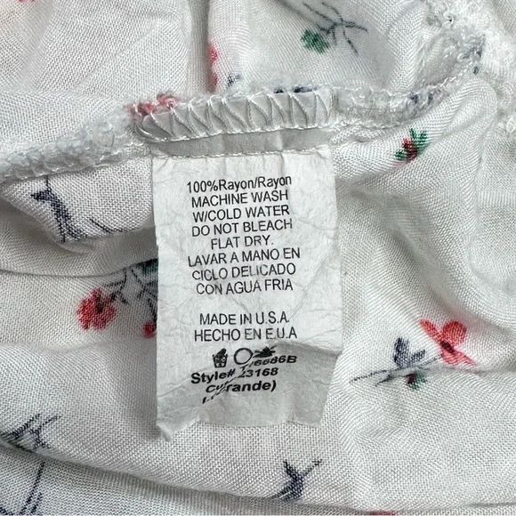 Carly Jean Los Angeles Floral White Wrap Top - Picture 4 of 4